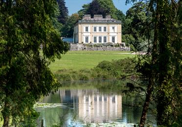 Escot House grounds
