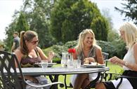 People dining al fresco